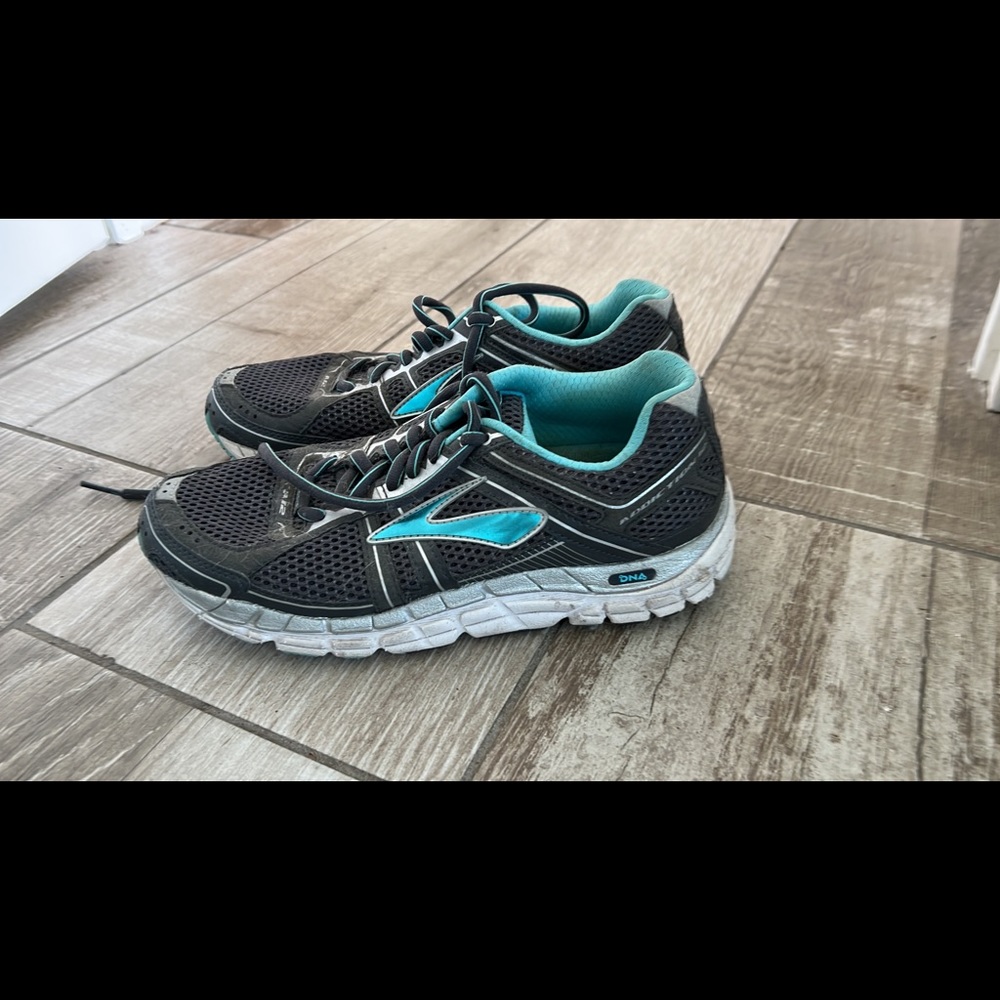 Women's Brooks sneakers